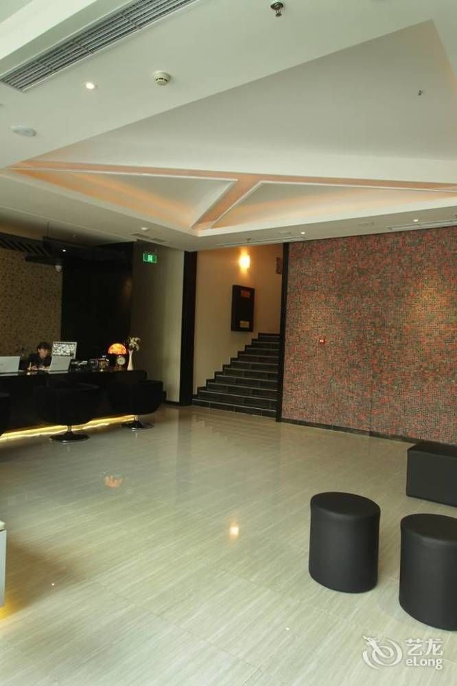 Hotel Red 3*