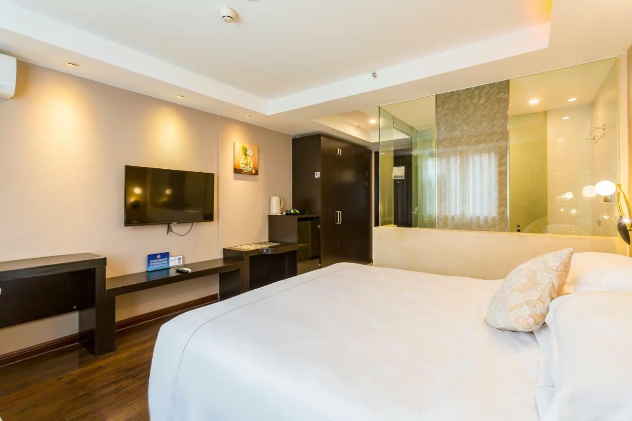 Hotel Red