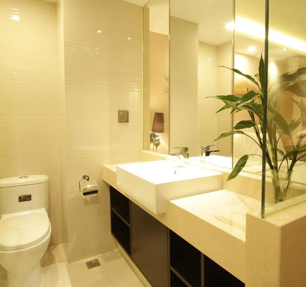 Hotel Jingli Hongyizhan Sanlitun 3*