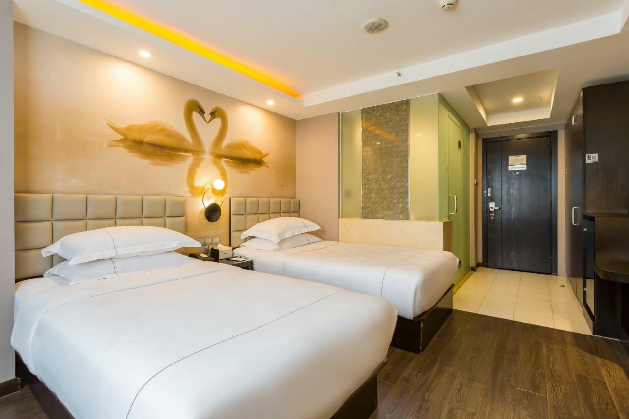Hotel Jingli Hongyizhan Sanlitun 3*