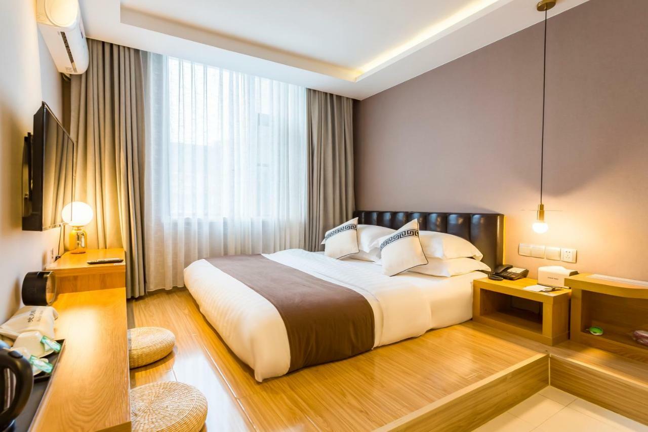 Jingli Hongyizhan Sanlitun 3*